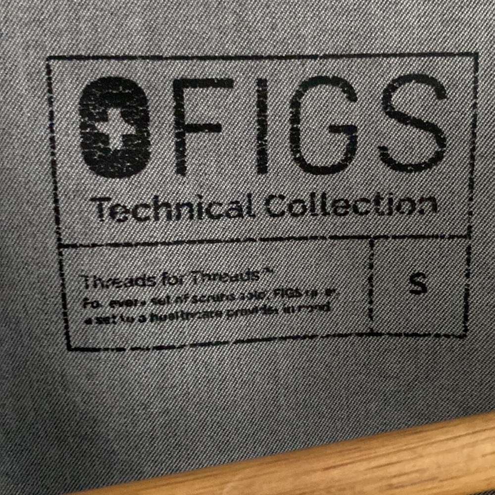 Figs Scrub Top - Picture 4 of 6